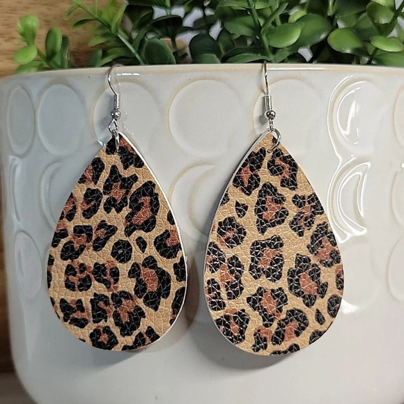 ANIMAL PRINT LEATHER EARRINGS - Picture 3 of 7
